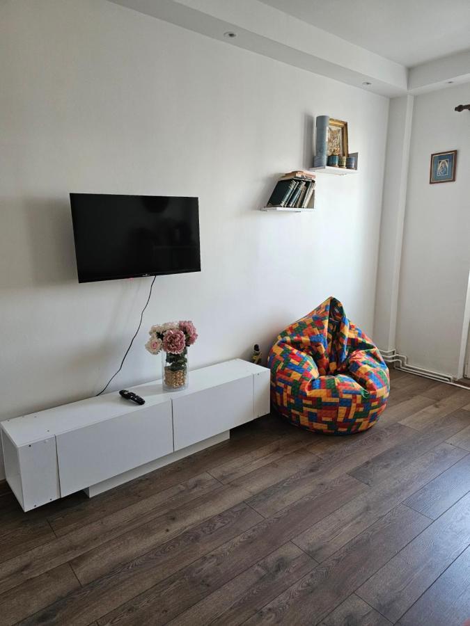 Apartament Near The Park Two Rooms Bukarest Exterior foto